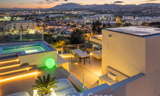 Villa contemporánea de lujo en venta con vistas panorámicas a la montaña y al mar en Nueva Andalucía, Marbella 800898 
