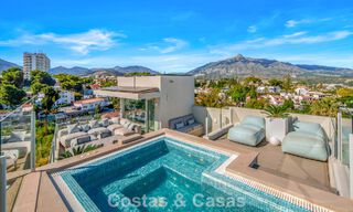 Villa contemporánea de lujo en venta con vistas panorámicas a la montaña y al mar en Nueva Andalucía, Marbella 800914 