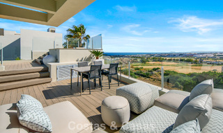 Villa contemporánea de lujo en venta con vistas panorámicas a la montaña y al mar en Nueva Andalucía, Marbella 800916 