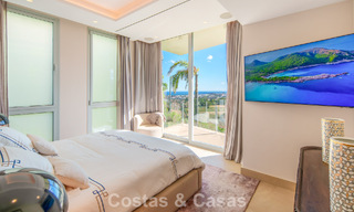 Villa contemporánea de lujo en venta con vistas panorámicas a la montaña y al mar en Nueva Andalucía, Marbella 800927 