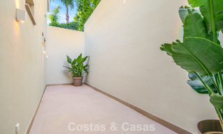 Villa contemporánea de lujo en venta con vistas panorámicas a la montaña y al mar en Nueva Andalucía, Marbella 800936 