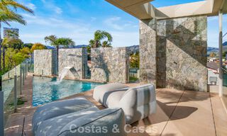 Villa contemporánea de lujo en venta con vistas panorámicas a la montaña y al mar en Nueva Andalucía, Marbella 800938 