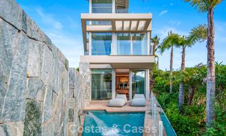 Villa contemporánea de lujo en venta con vistas panorámicas a la montaña y al mar en Nueva Andalucía, Marbella 800940 
