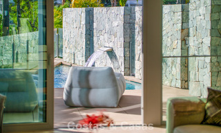 Villa contemporánea de lujo en venta con vistas panorámicas a la montaña y al mar en Nueva Andalucía, Marbella 800942 