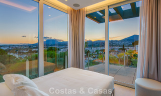 Villa contemporánea de lujo en venta con vistas panorámicas a la montaña y al mar en Nueva Andalucía, Marbella 800948 