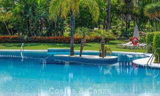 Ático dúplex de alta gama en venta en un exclusivo complejo de golf en Nueva Andalucía, Marbella 800954 