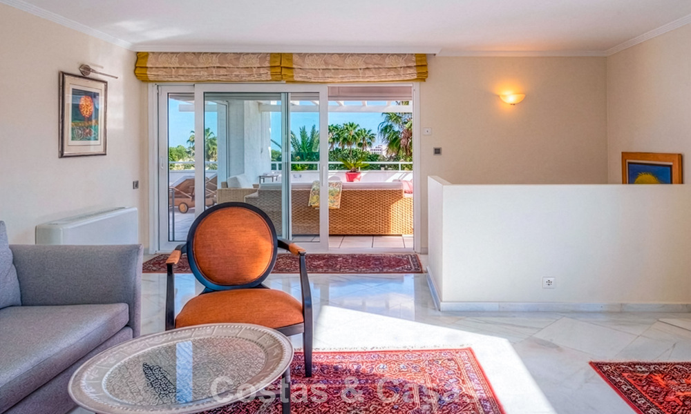 Ático dúplex de alta gama en venta en un exclusivo complejo de golf en Nueva Andalucía, Marbella 800955