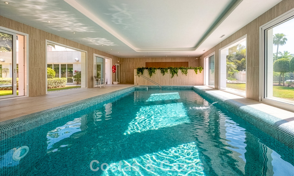 Ático dúplex de alta gama en venta en un exclusivo complejo de golf en Nueva Andalucía, Marbella 800956