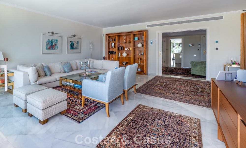 Ático dúplex de alta gama en venta en un exclusivo complejo de golf en Nueva Andalucía, Marbella 800959