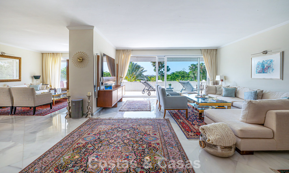 Ático dúplex de alta gama en venta en un exclusivo complejo de golf en Nueva Andalucía, Marbella 800960