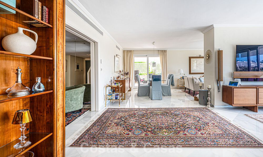 Ático dúplex de alta gama en venta en un exclusivo complejo de golf en Nueva Andalucía, Marbella 800961