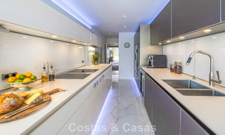 Ático dúplex de alta gama en venta en un exclusivo complejo de golf en Nueva Andalucía, Marbella 800966 