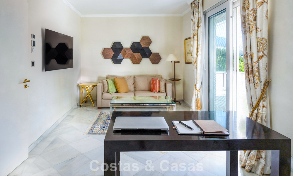 Ático dúplex de alta gama en venta en un exclusivo complejo de golf en Nueva Andalucía, Marbella 800970