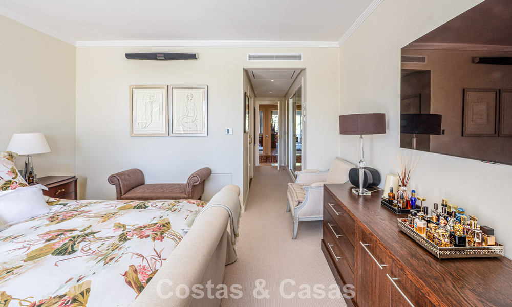 Ático dúplex de alta gama en venta en un exclusivo complejo de golf en Nueva Andalucía, Marbella 800973