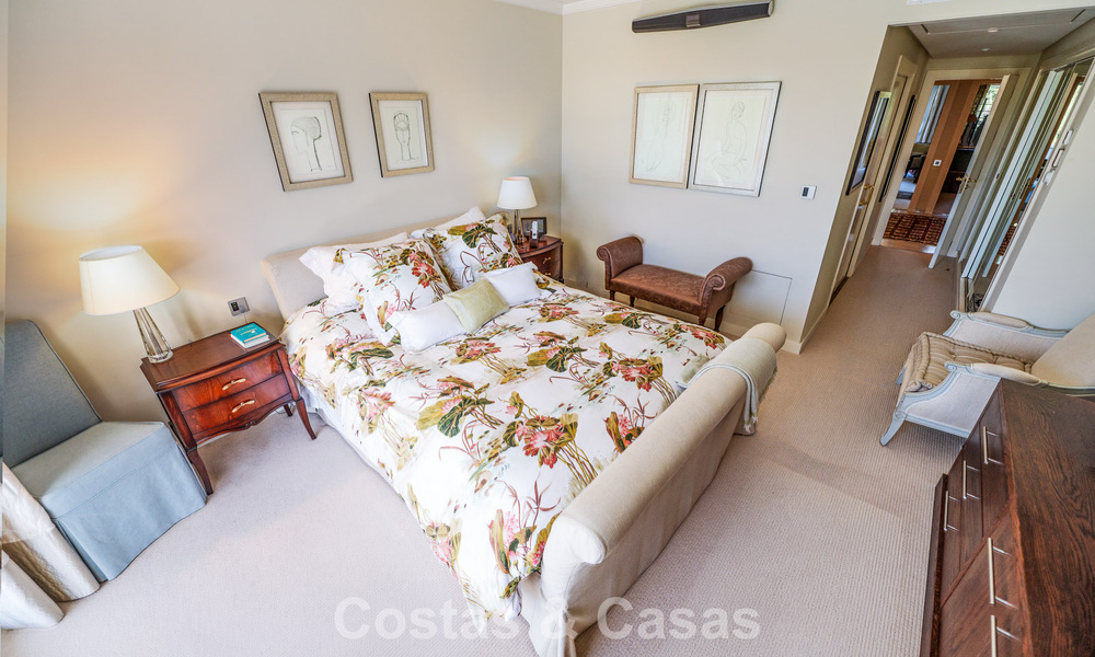 Ático dúplex de alta gama en venta en un exclusivo complejo de golf en Nueva Andalucía, Marbella 800974