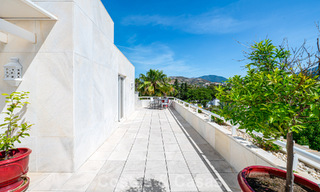 Ático dúplex de alta gama en venta en un exclusivo complejo de golf en Nueva Andalucía, Marbella 800985 