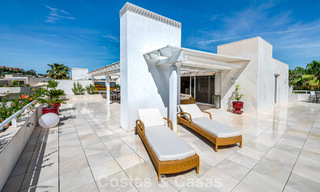 Ático dúplex de alta gama en venta en un exclusivo complejo de golf en Nueva Andalucía, Marbella 800987 
