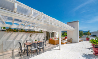 Ático dúplex de alta gama en venta en un exclusivo complejo de golf en Nueva Andalucía, Marbella 800991 