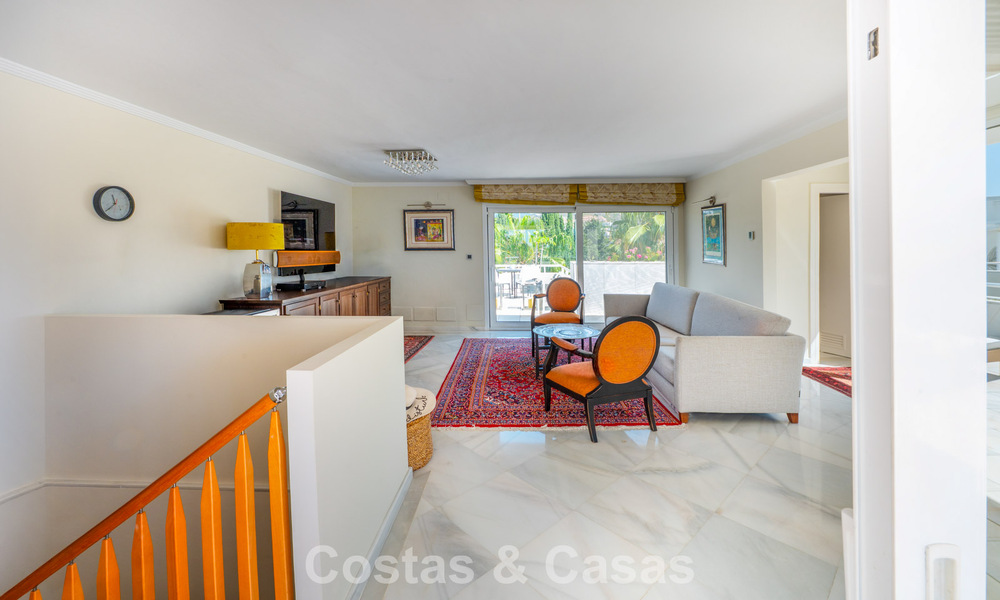 Ático dúplex de alta gama en venta en un exclusivo complejo de golf en Nueva Andalucía, Marbella 800995