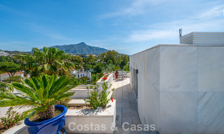 Ático dúplex de alta gama en venta en un exclusivo complejo de golf en Nueva Andalucía, Marbella 800997 