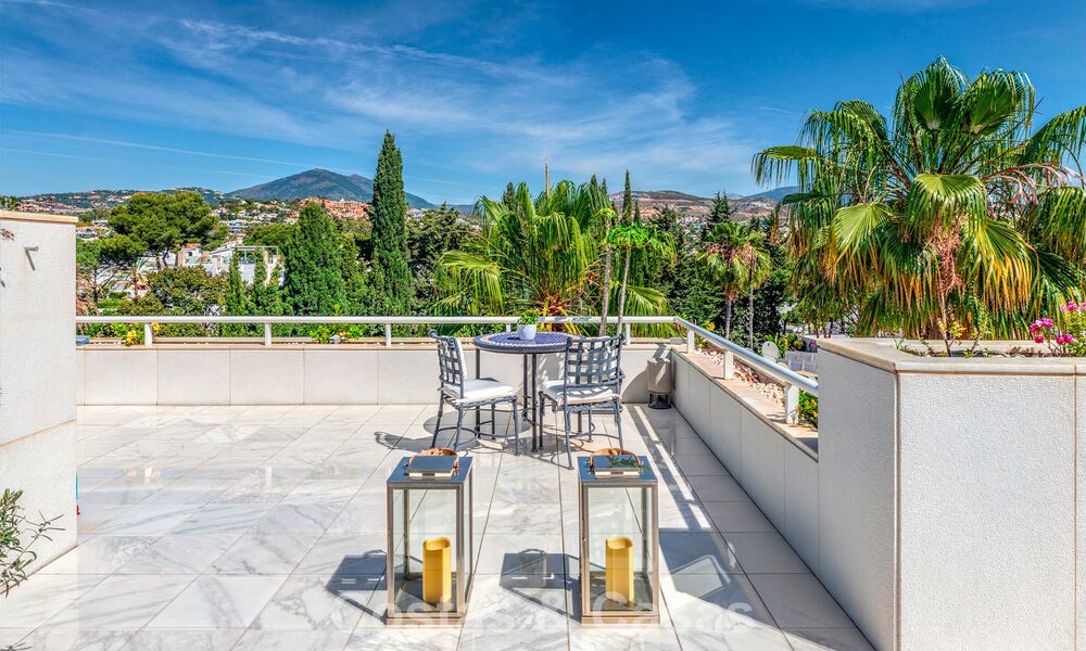 Ático dúplex de alta gama en venta en un exclusivo complejo de golf en Nueva Andalucía, Marbella 801000
