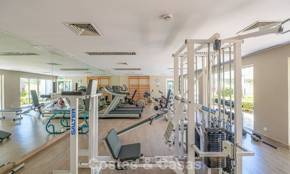 Ático dúplex de alta gama en venta en un exclusivo complejo de golf en Nueva Andalucía, Marbella 801010
