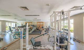 Ático dúplex de alta gama en venta en un exclusivo complejo de golf en Nueva Andalucía, Marbella 801010 