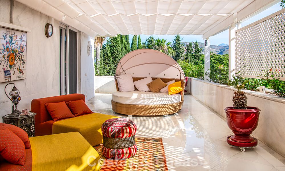 Ático dúplex de alta gama en venta en un exclusivo complejo de golf en Nueva Andalucía, Marbella 801015
