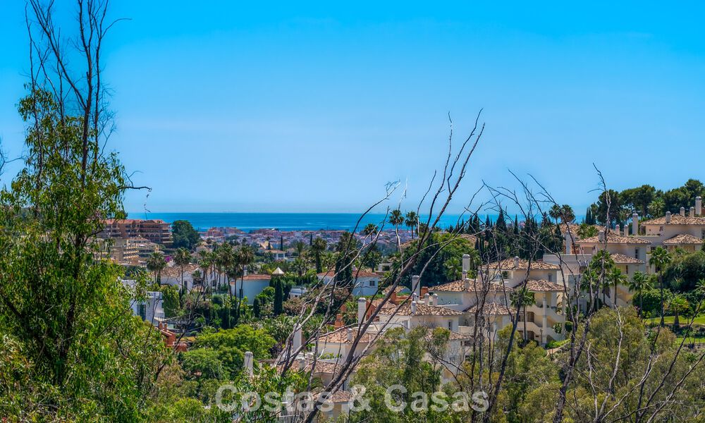 Amplia vivienda familiar en venta en una exclusiva urbanización cerrada en la codiciada Nueva Andalucía, Marbella 801084