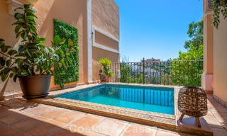 Amplia vivienda familiar en venta en una exclusiva urbanización cerrada en la codiciada Nueva Andalucía, Marbella 801086 