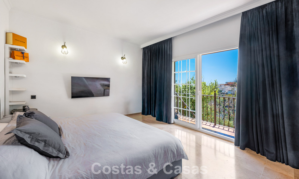 Amplia vivienda familiar en venta en una exclusiva urbanización cerrada en la codiciada Nueva Andalucía, Marbella 801093