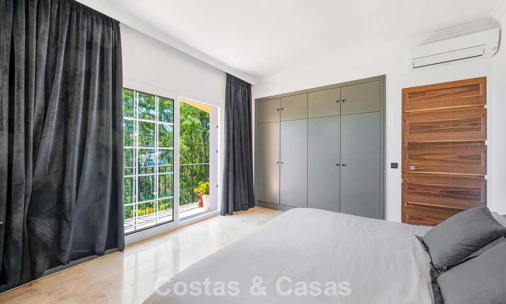 Amplia vivienda familiar en venta en una exclusiva urbanización cerrada en la codiciada Nueva Andalucía, Marbella 801095