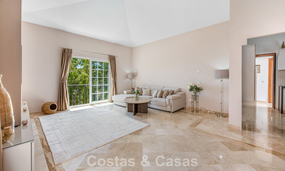 Amplia vivienda familiar en venta en una exclusiva urbanización cerrada en la codiciada Nueva Andalucía, Marbella 801111