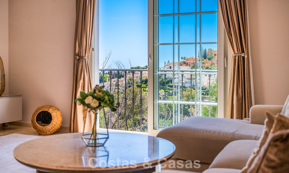 Amplia vivienda familiar en venta en una exclusiva urbanización cerrada en la codiciada Nueva Andalucía, Marbella 801113