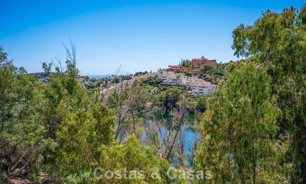 Amplia vivienda familiar en venta en una exclusiva urbanización cerrada en la codiciada Nueva Andalucía, Marbella 801115