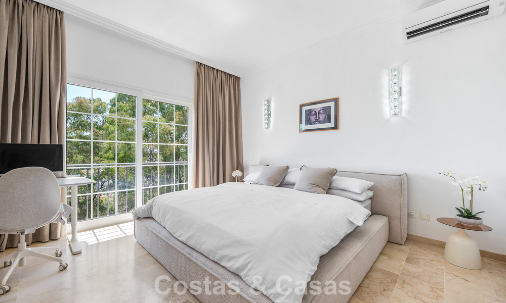 Amplia vivienda familiar en venta en una exclusiva urbanización cerrada en la codiciada Nueva Andalucía, Marbella 801117