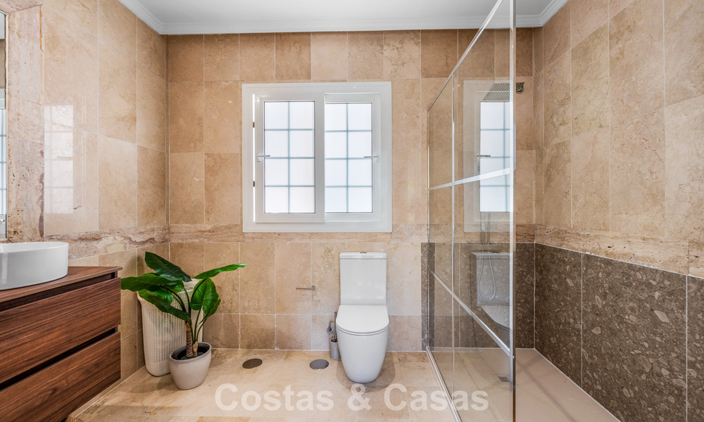 Amplia vivienda familiar en venta en una exclusiva urbanización cerrada en la codiciada Nueva Andalucía, Marbella 801120