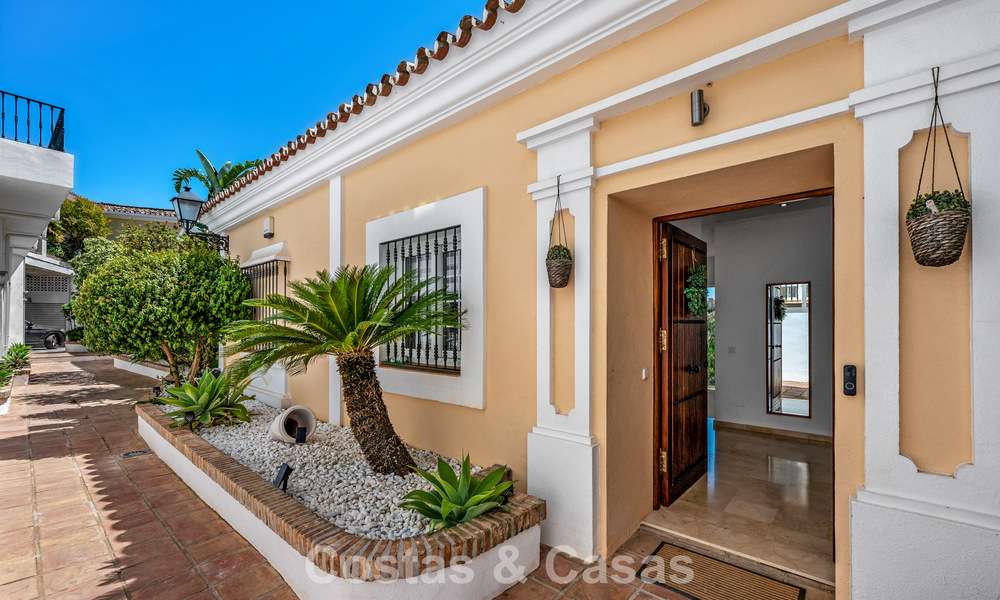 Amplia vivienda familiar en venta en una exclusiva urbanización cerrada en la codiciada Nueva Andalucía, Marbella 801124