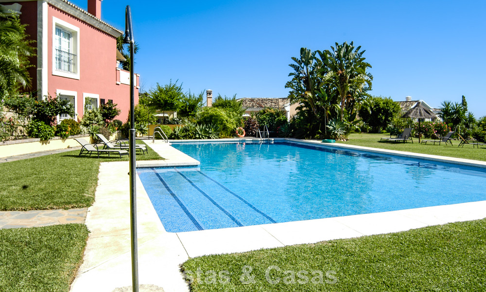Amplia vivienda familiar en venta en una exclusiva urbanización cerrada en la codiciada Nueva Andalucía, Marbella 801641