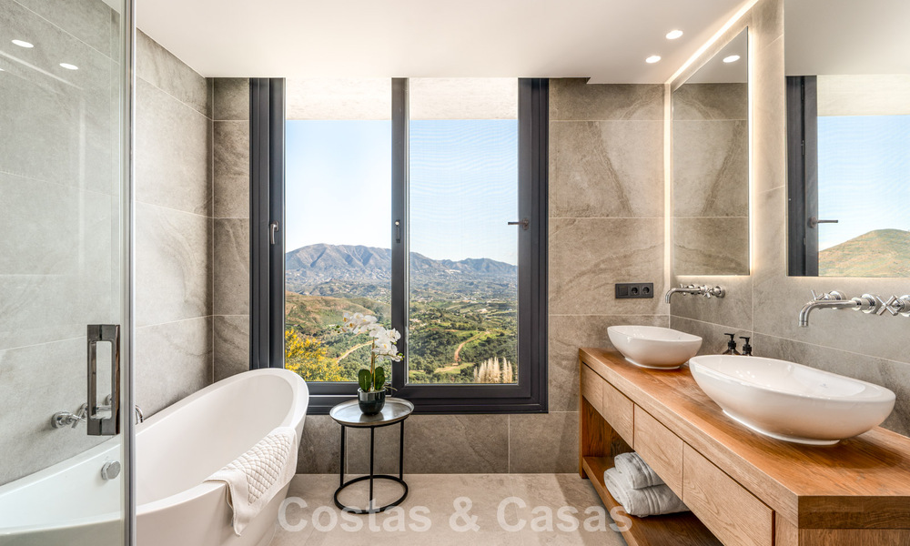 Impresionante villa de lujo con arquitectura minimalista moderna en venta en las colinas de Marbella Este 801134