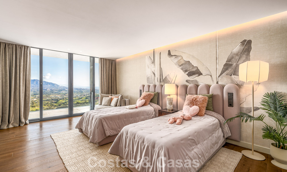 Impresionante villa de lujo con arquitectura minimalista moderna en venta en las colinas de Marbella Este 801135