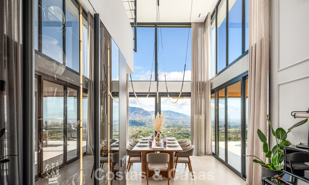 Impresionante villa de lujo con arquitectura minimalista moderna en venta en las colinas de Marbella Este 801140