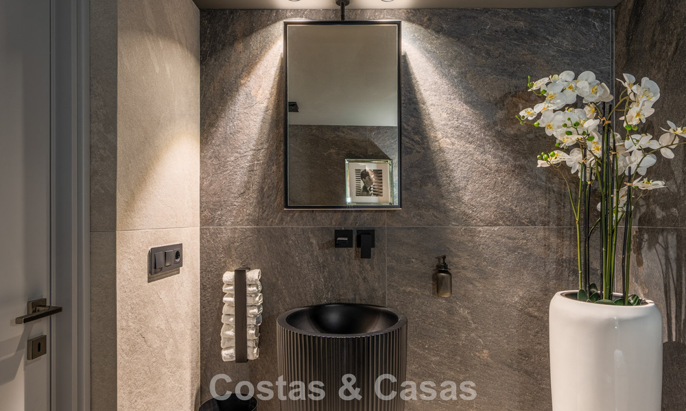 Impresionante villa de lujo con arquitectura minimalista moderna en venta en las colinas de Marbella Este 801150