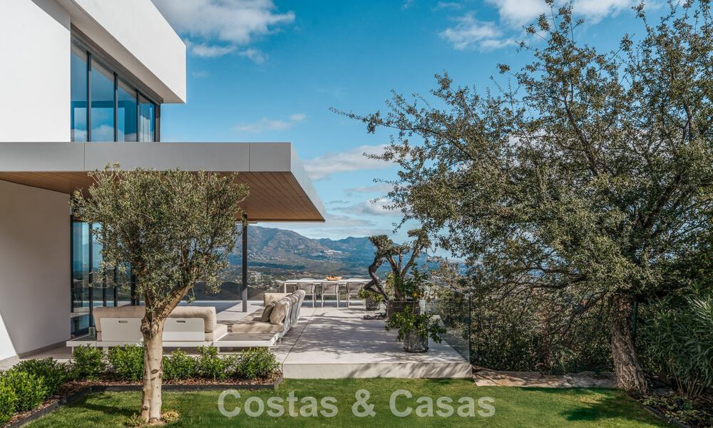 Impresionante villa de lujo con arquitectura minimalista moderna en venta en las colinas de Marbella Este 801151