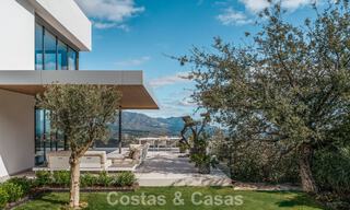Impresionante villa de lujo con arquitectura minimalista moderna en venta en las colinas de Marbella Este 801151 