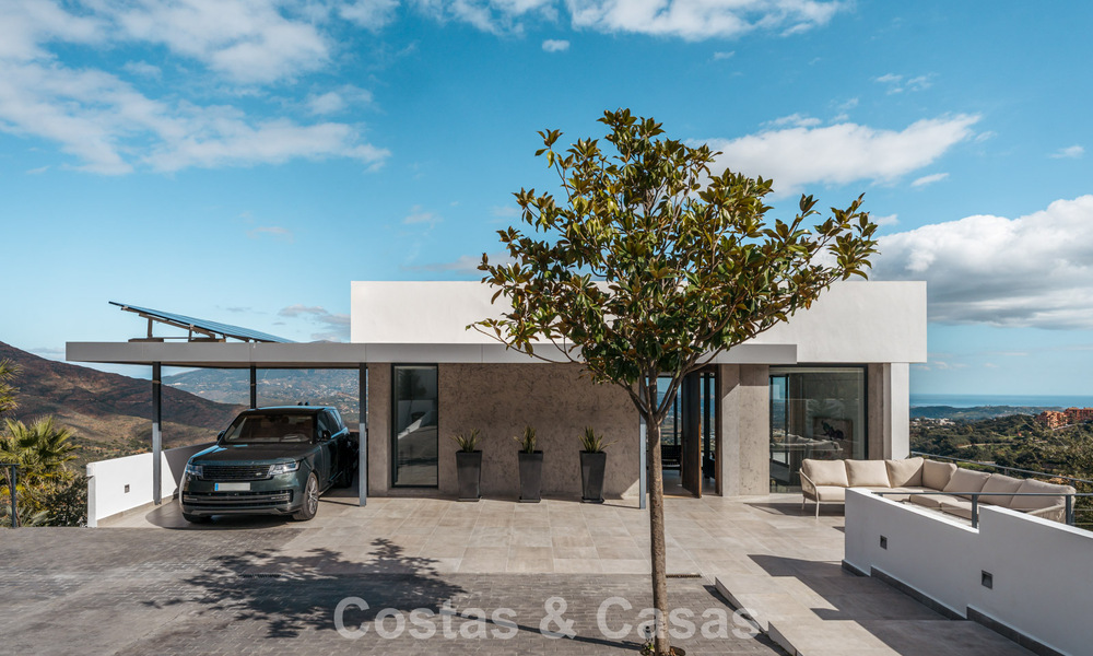 Impresionante villa de lujo con arquitectura minimalista moderna en venta en las colinas de Marbella Este 801154