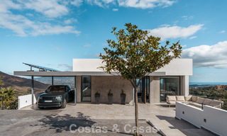 Impresionante villa de lujo con arquitectura minimalista moderna en venta en las colinas de Marbella Este 801154 