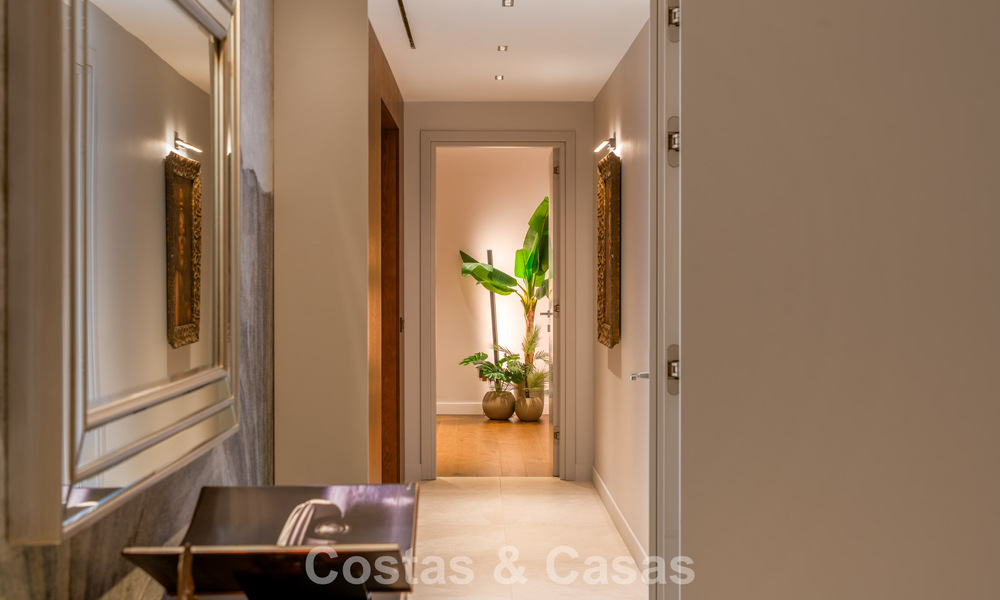 Impresionante villa de lujo con arquitectura minimalista moderna en venta en las colinas de Marbella Este 801159