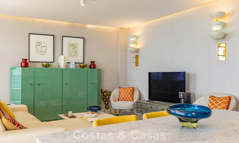 Exclusivo ático con impresionantes vistas abiertas al mar en venta en primera línea de playa en Estepona 801255
