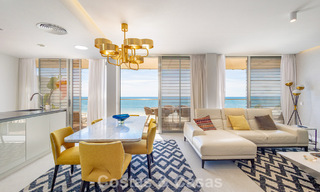 Exclusivo ático con impresionantes vistas abiertas al mar en venta en primera línea de playa en Estepona 801257 